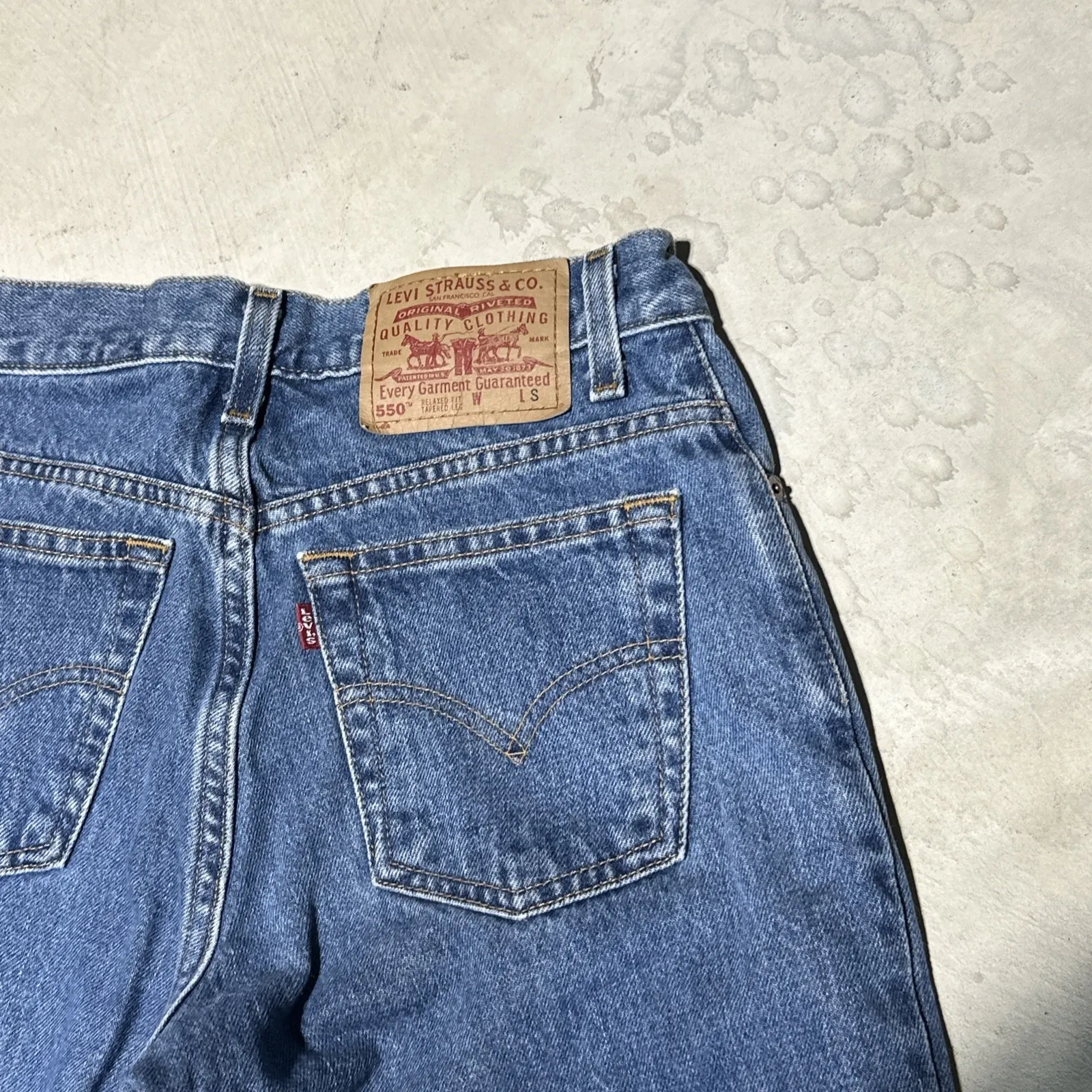 Vintage Levi's 550 7 Jr S Relaxed Fit Tapered Leg 26x30 Denim Y2K 90s Light Wash - Image 4