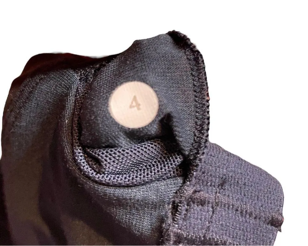 Lululemon Crossback Strappy Athletic Workout Tank Top Built in Bra Size 4 - Image 3