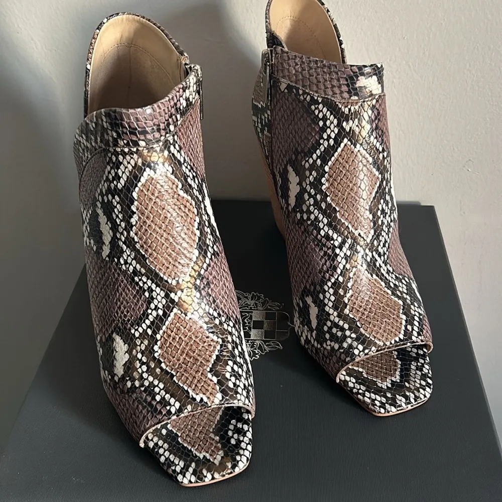 New Vince Camuto Fedrilla Peep Toe Snake Print Embossed Block Heel Bootie - Image 14