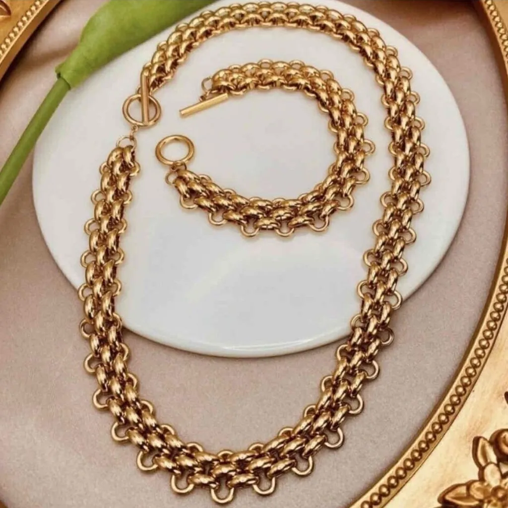 18K Gold coated on Titanium Steel
Interlocking Oval OT Closure Necklace jewelry - Image 7