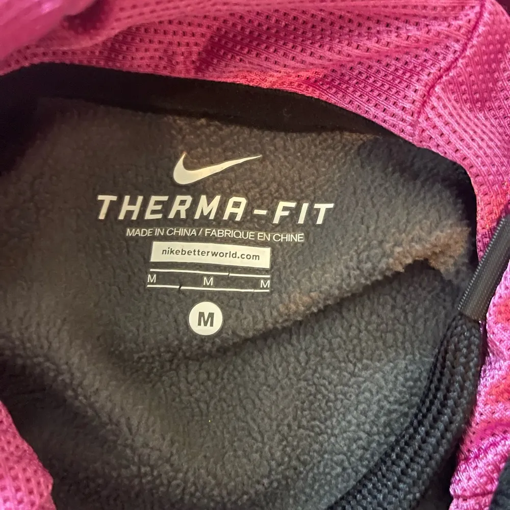 Nike  thermafit sweatshirt size medium - Image 6