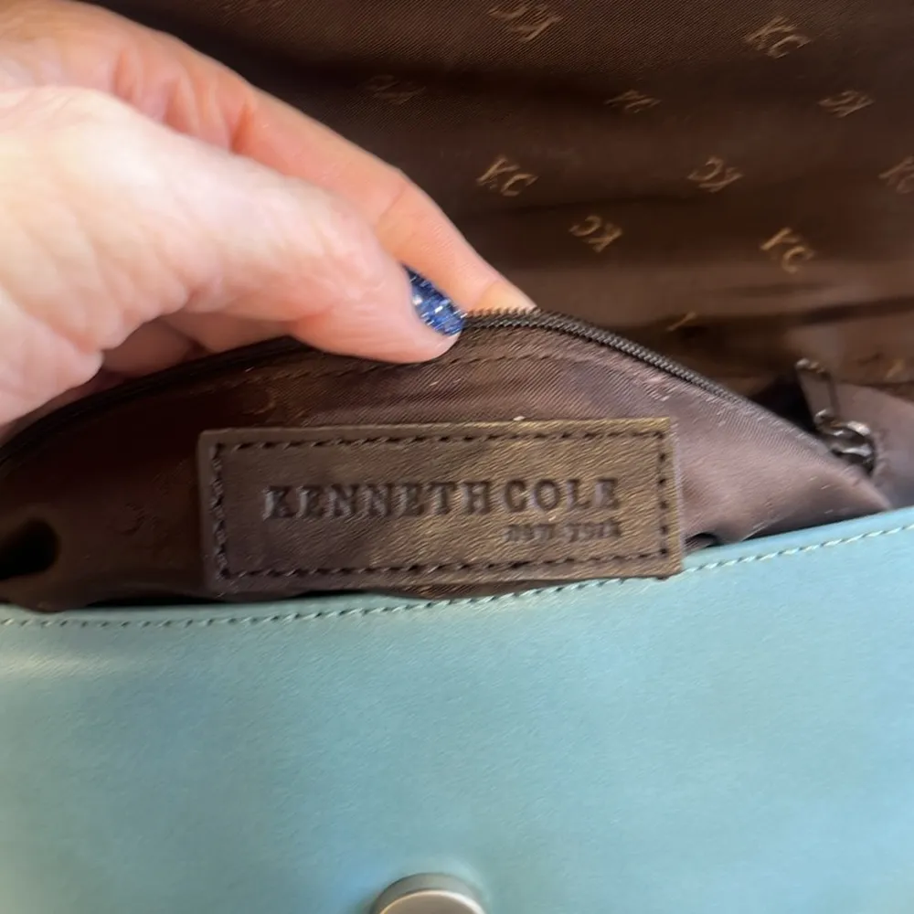 Kenneth Cole baguette bag. - Image 6