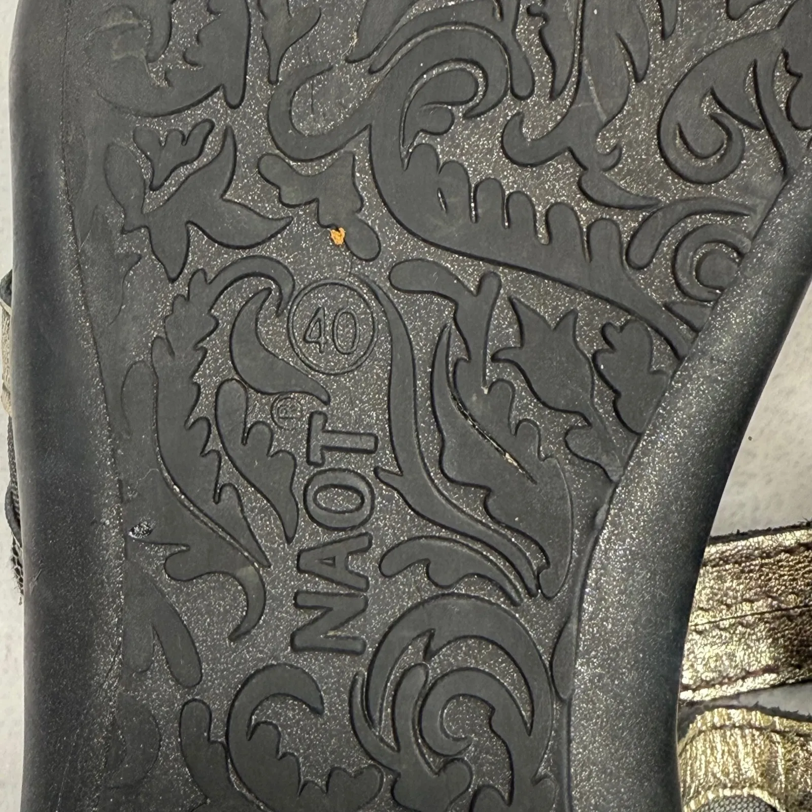 Naot Yarrow Sandals Metallic Leather Comfort Adjustable Strap‎ Size 40 Silver - Image 11