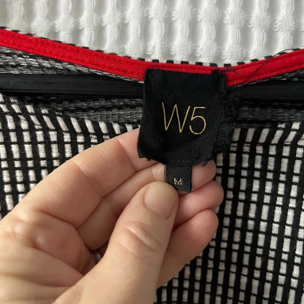 W5 black-and-white pullover top with ruffle sleeves and cute waist detail, M - Image 2