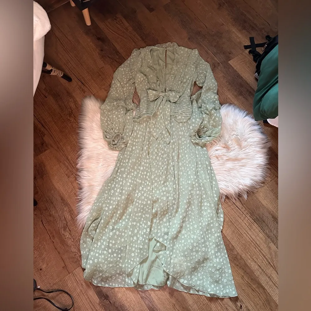 ASOS Pleat Detail Midi Dress In Jacquard Satin Spot With Tie Detail In Sage - Image 4