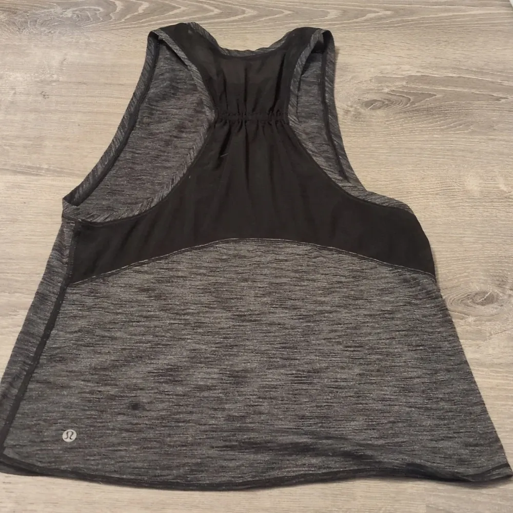 Lululemon work the circuit tank heathered Black/ black size 10? - Image 4