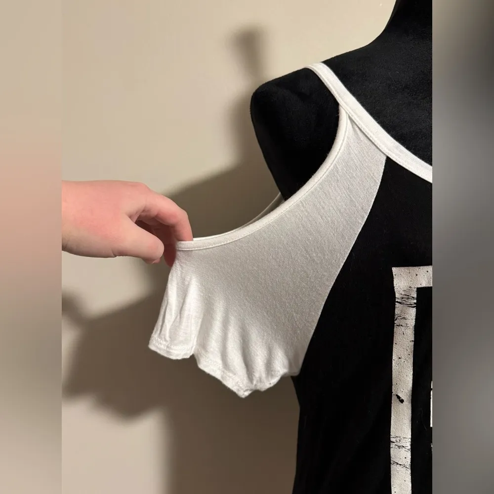 EUC Scotty Black and White Coffee Days Whiskey Nights Cold Shoulder Top size XL - Image 5