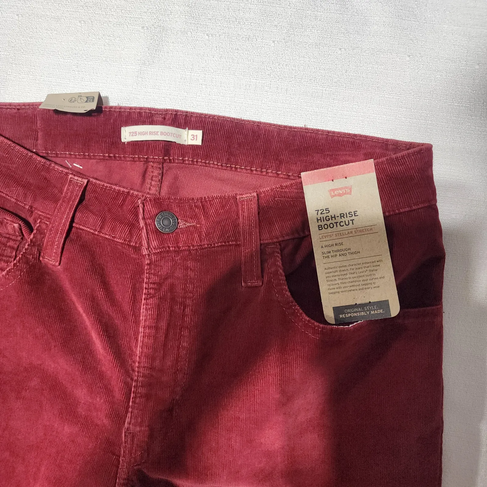 Levi's 724 high rise slim straight corduroy pants 31x32 woman's - Image 3