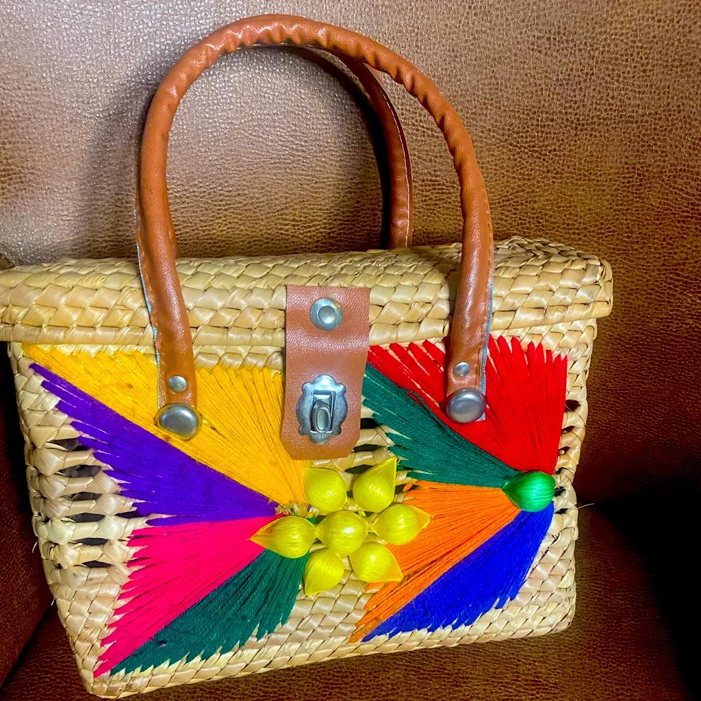 Vintage 1950s Straw Woven Mexican Folk Art Handbag with Tassels Red - Image 7