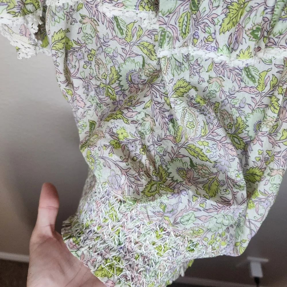 Love the label anthropologie floral super cute delicate top - Image 6