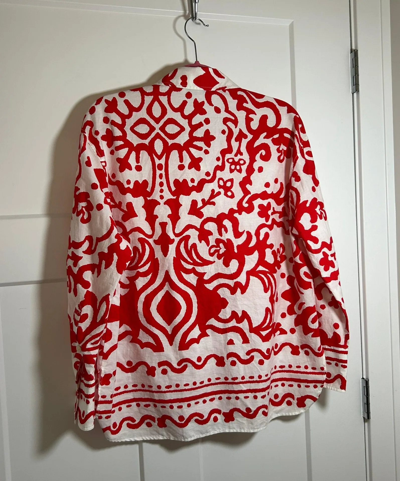 Medium  graphic print button up top - Image 7