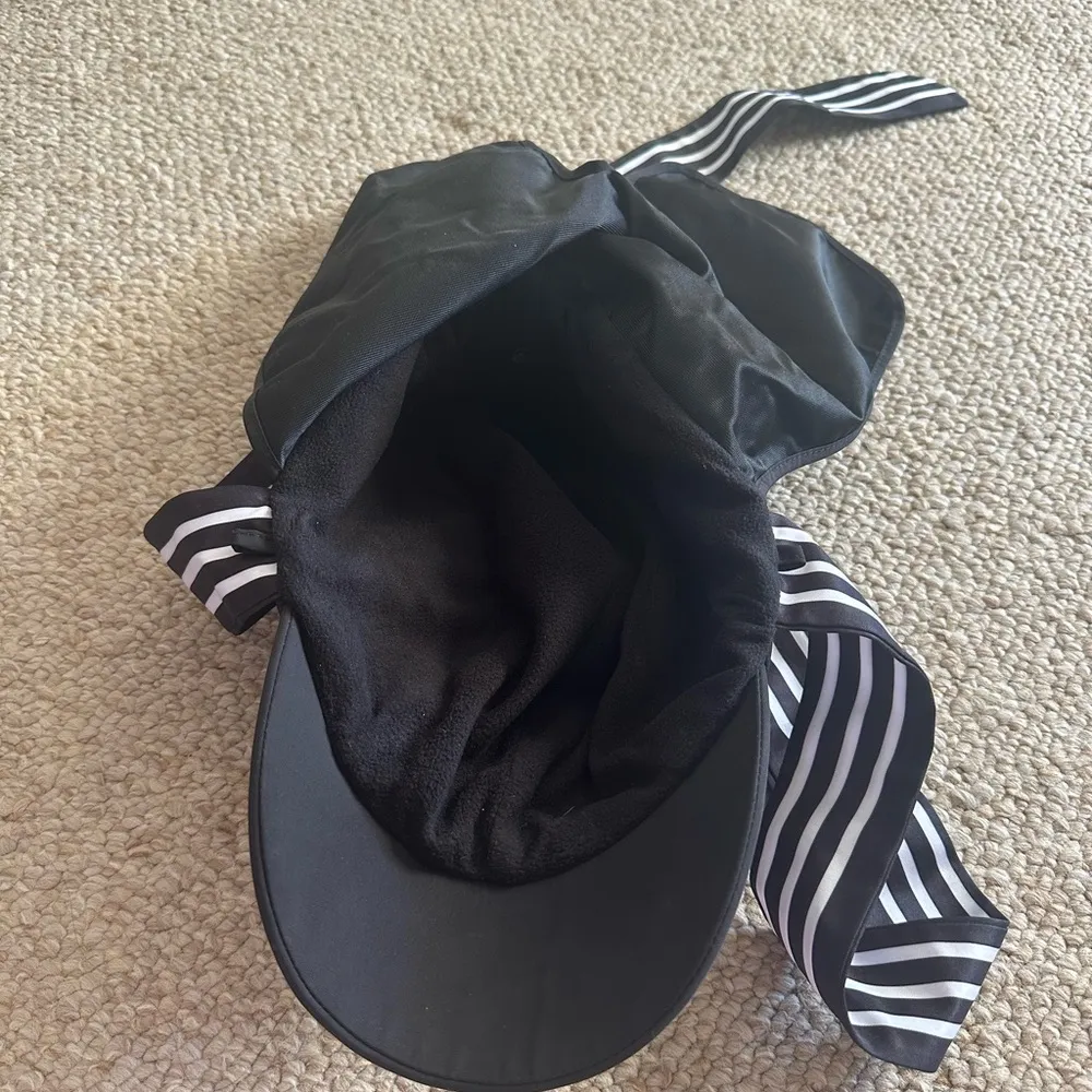 Tolasmik Black Cap with Striped Ties Size L - Image 3