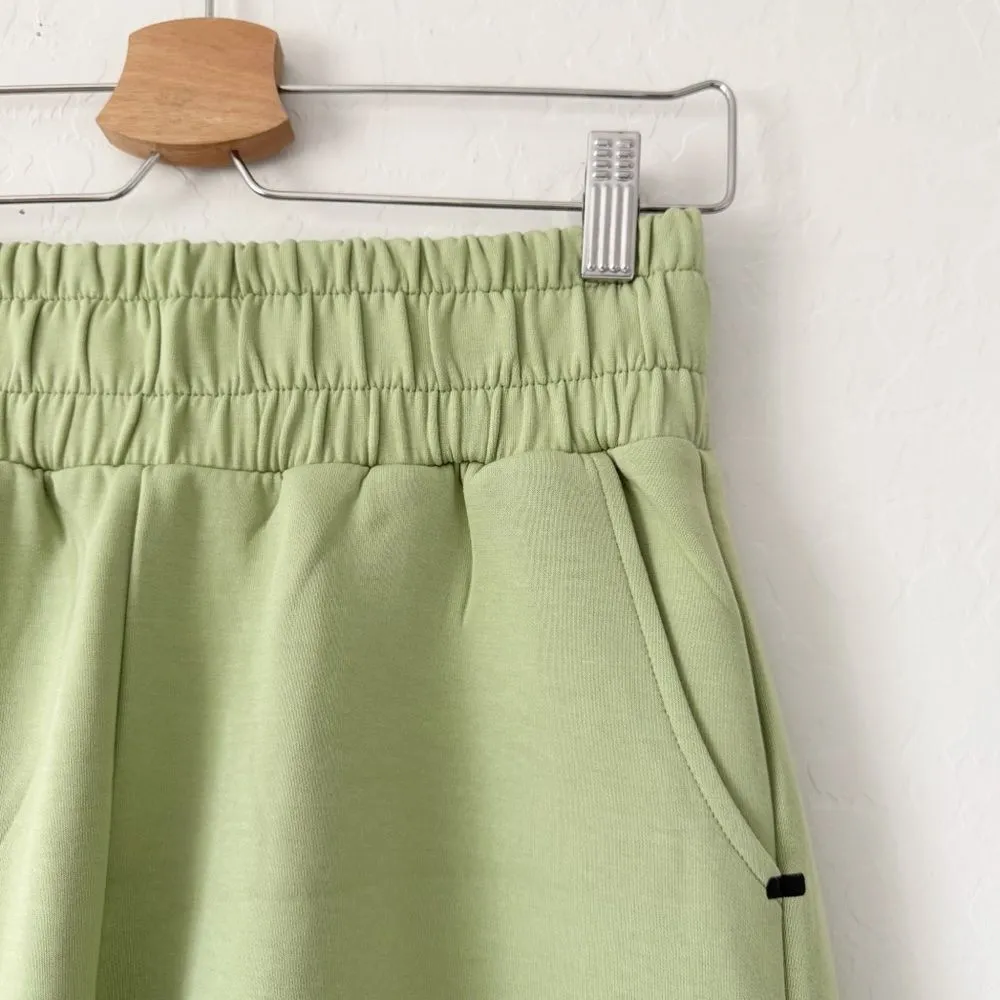 NEW Alphalete Elmts Elements Relaxed Cuffed Jogger in Green Size S - Image 9