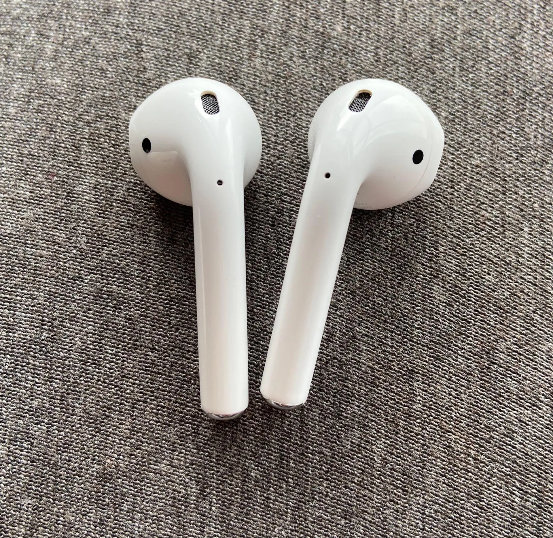 Apple AirPods - Image 4