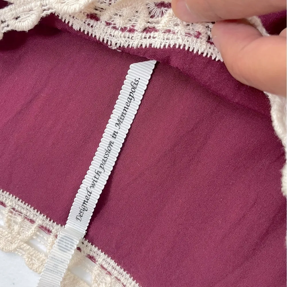 Leo & Nicole
Contrast Embroidered Lace Scoop Neck Scallop Edge 3/4 Sleeve Top PL - Image 10