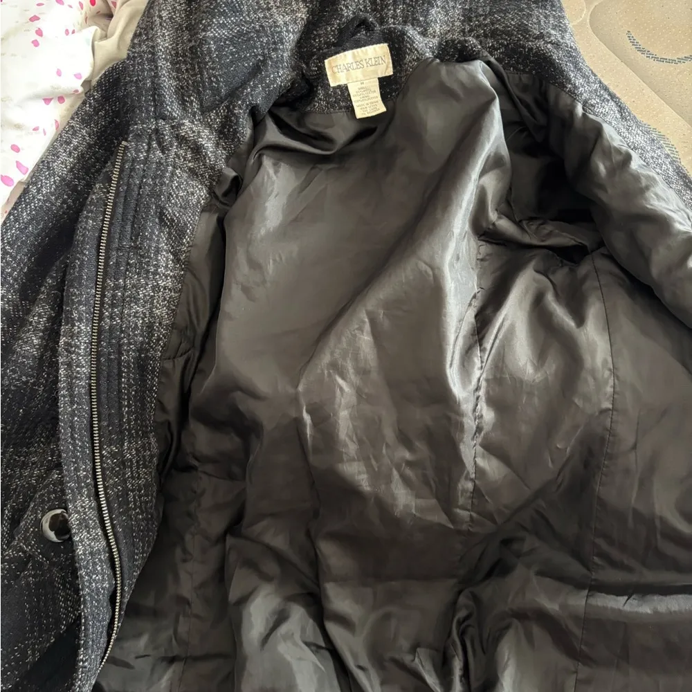 CHARLES KLEIN BLACK AND GREY PLAID JACKET COAT WITH POCKETS 55% WOOL SIZE MEDIUM - Image 3