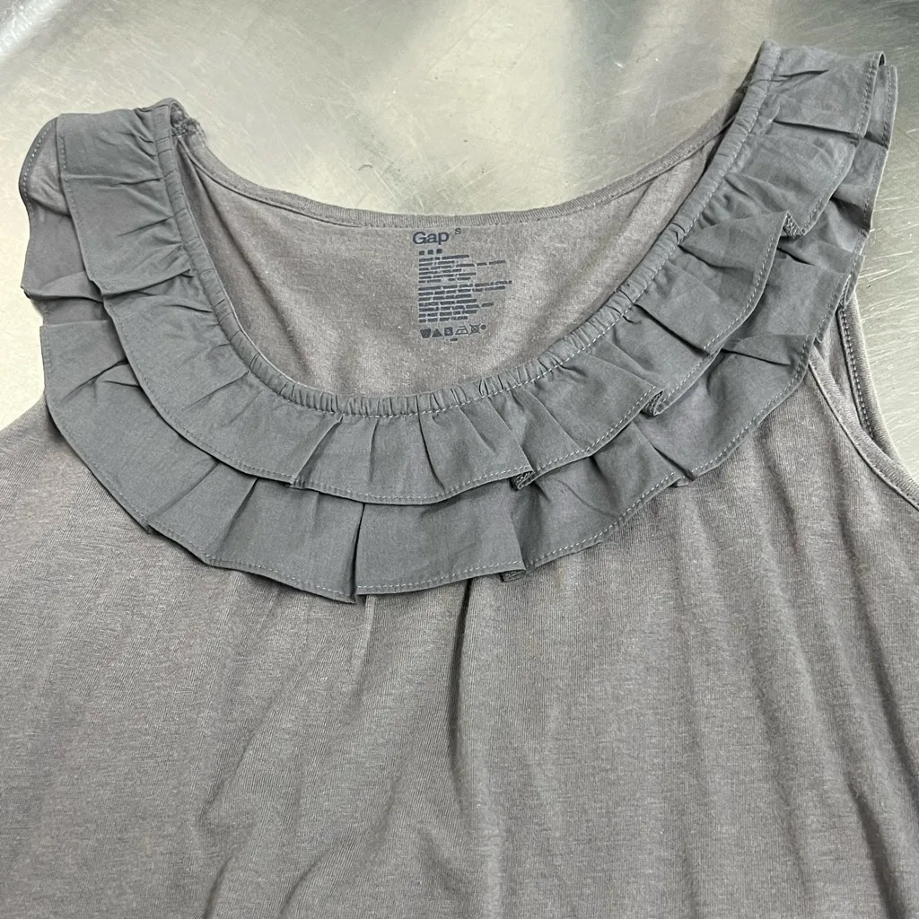 Gap Gray Sleeveless Ruffle Collar Tank Top - Size Small - VGUC - Image 3