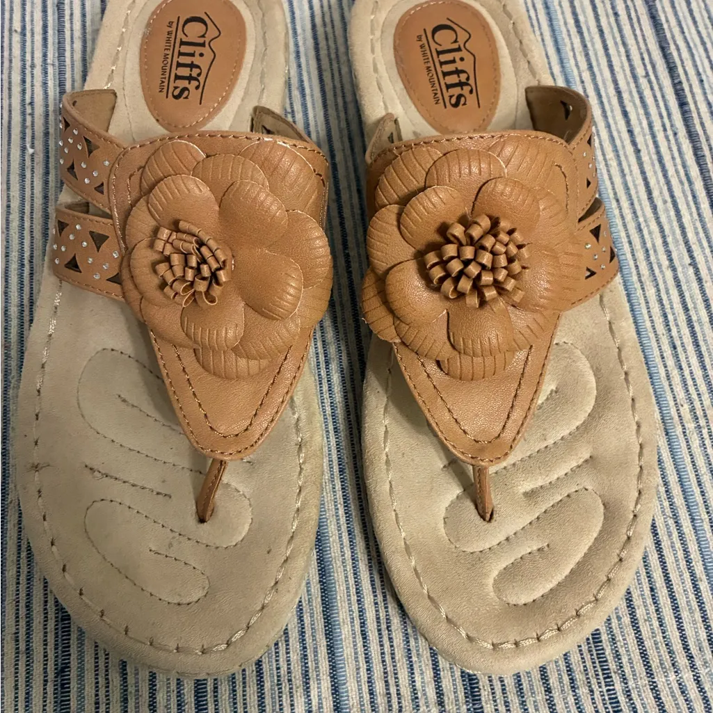White Mountain  Tan Floral Sandals 9 - Image 2