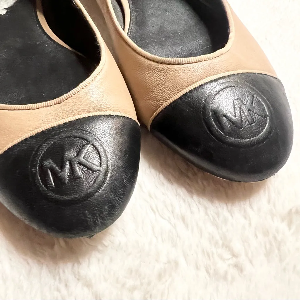 Michael Kors Black and Tan Flats with Classic Design Size 6 - Image 3