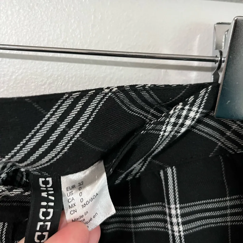 H&M Divided Black White Plaid Pleated Mini Skirt Schoolgirl Style 0 - Image 5