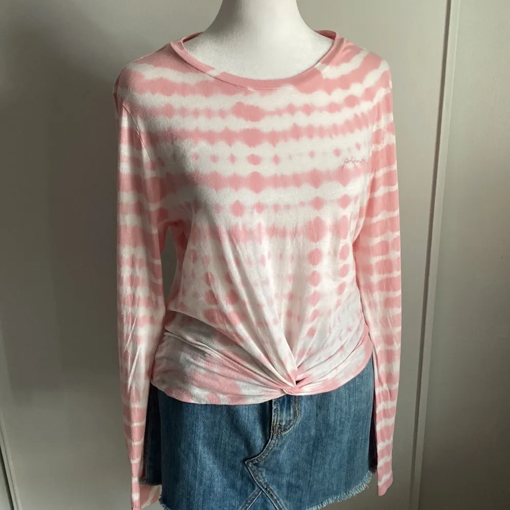 VS PINK NWOT GIRLFRIEND TWIST FRONT TIE DYE LONG SLEEVE CROPPED TEE - Image 10