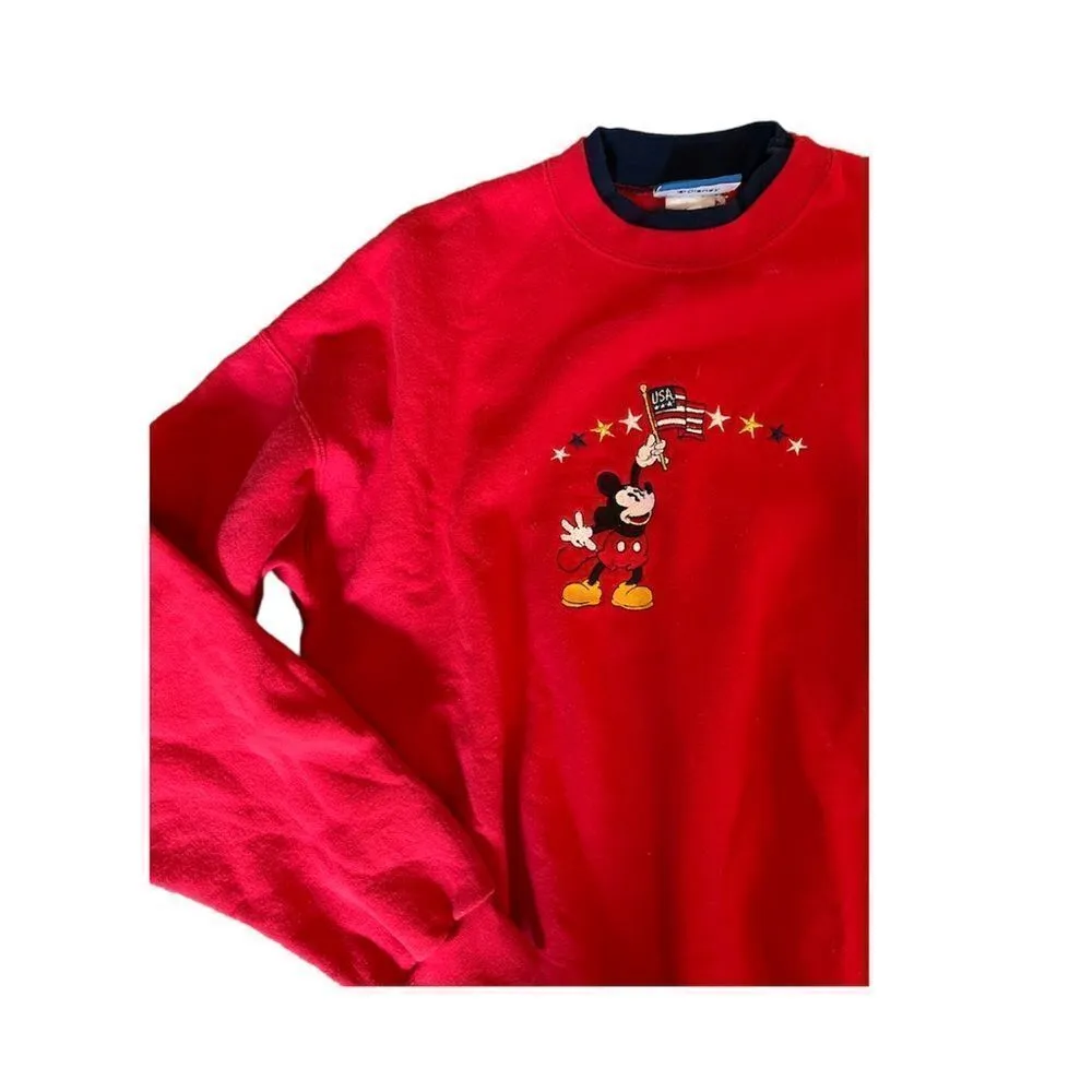 Mickey Mouse sweatshirt. - Image 2