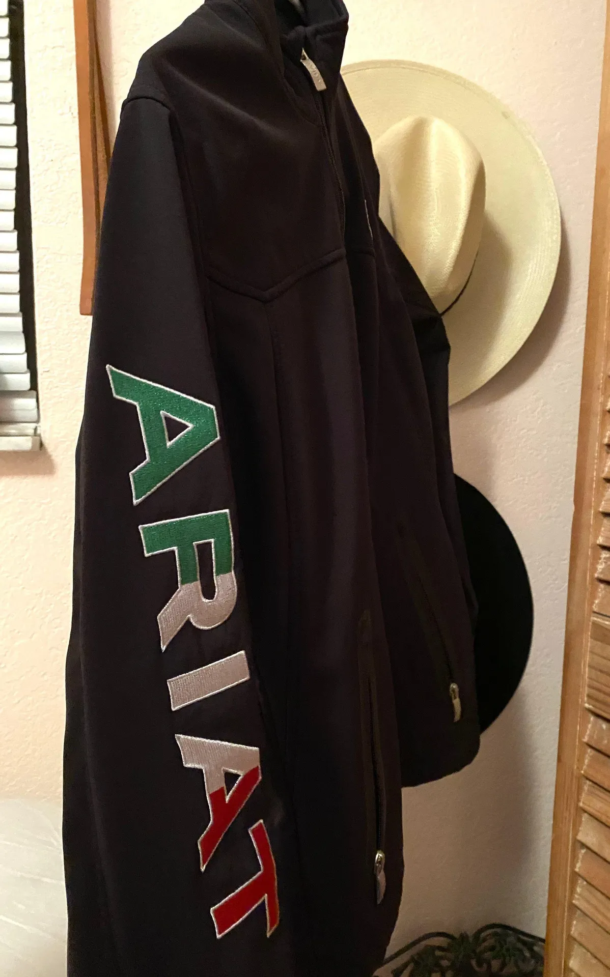 Ariat Softshell Jacket - Image 3