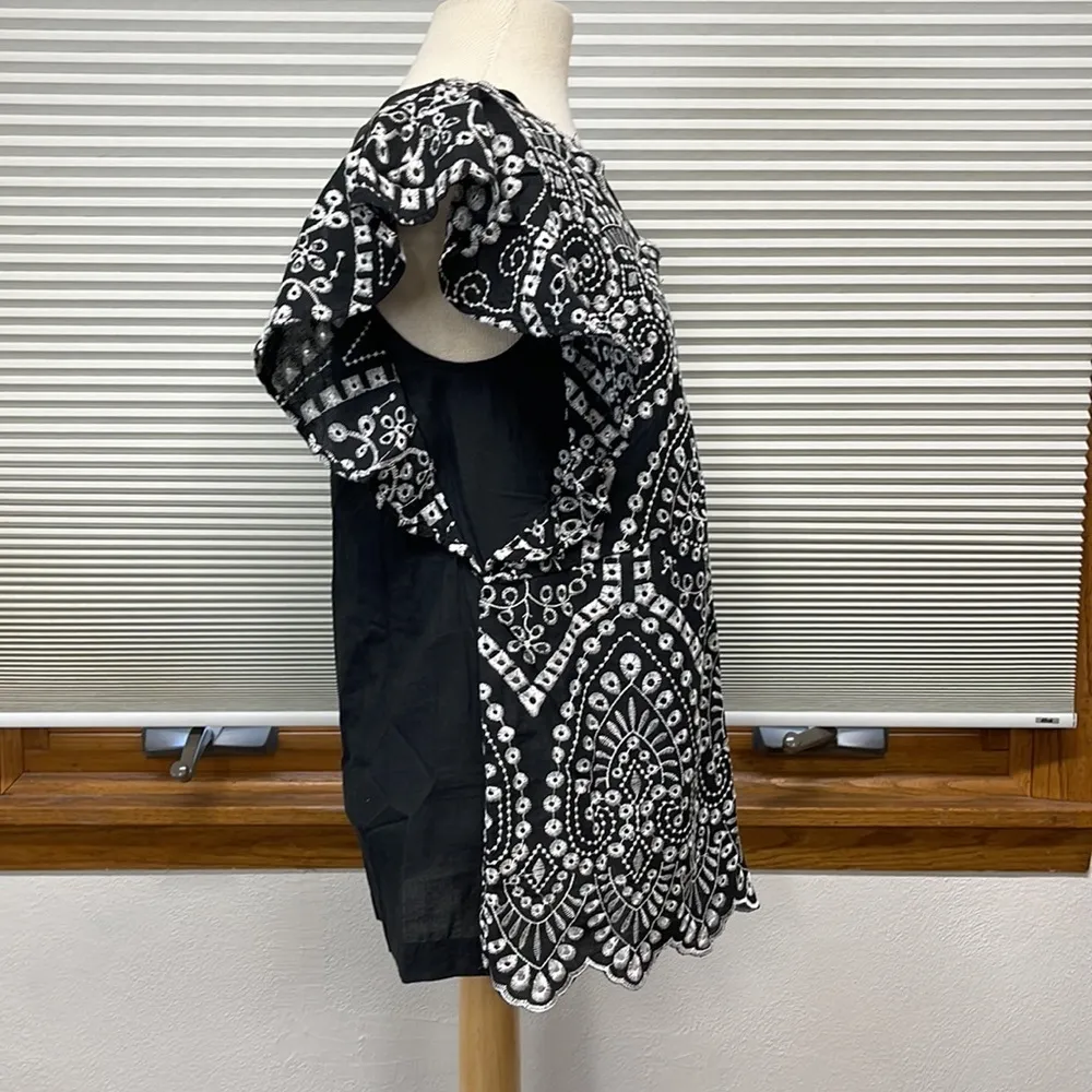 Laundry by Shelli Segal Black White Embroidered Eyelet Flutter Sleeve Top - Image 4