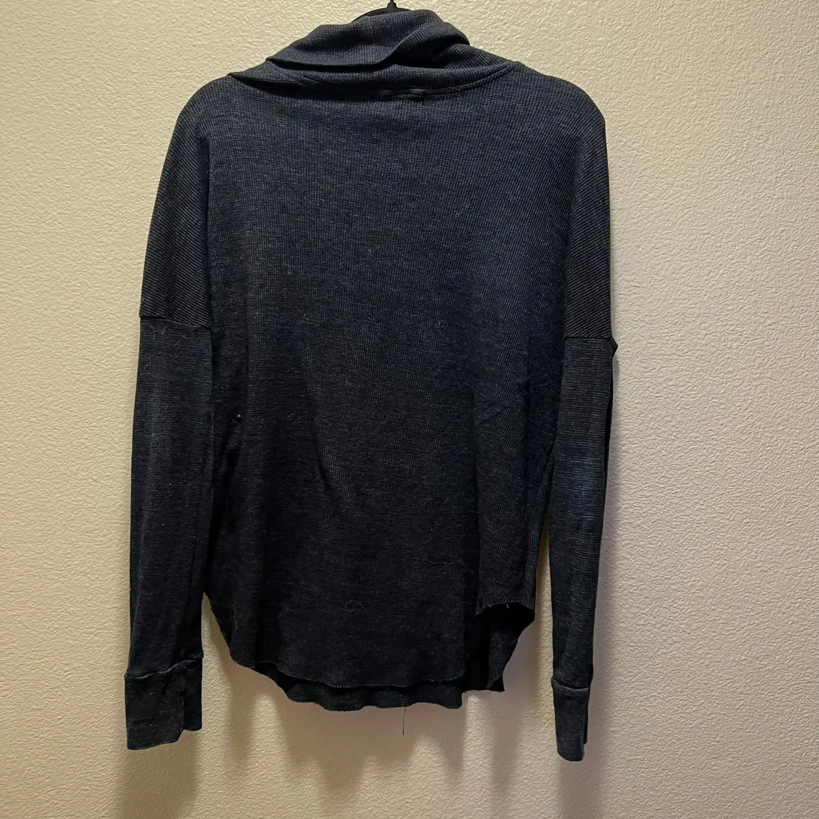 Michael Stars Los Angeles Grey Waffle Knit Cowl Neck Rounded Sweater Size Medium - Image 4