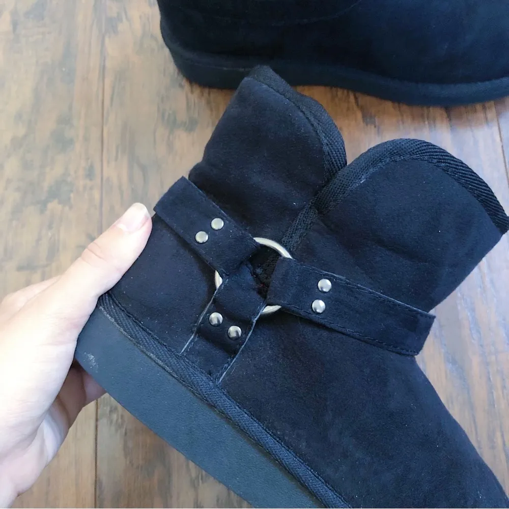 Arizona • faux shearling ankle booties black suede fur harness short low Y2K - Image 6