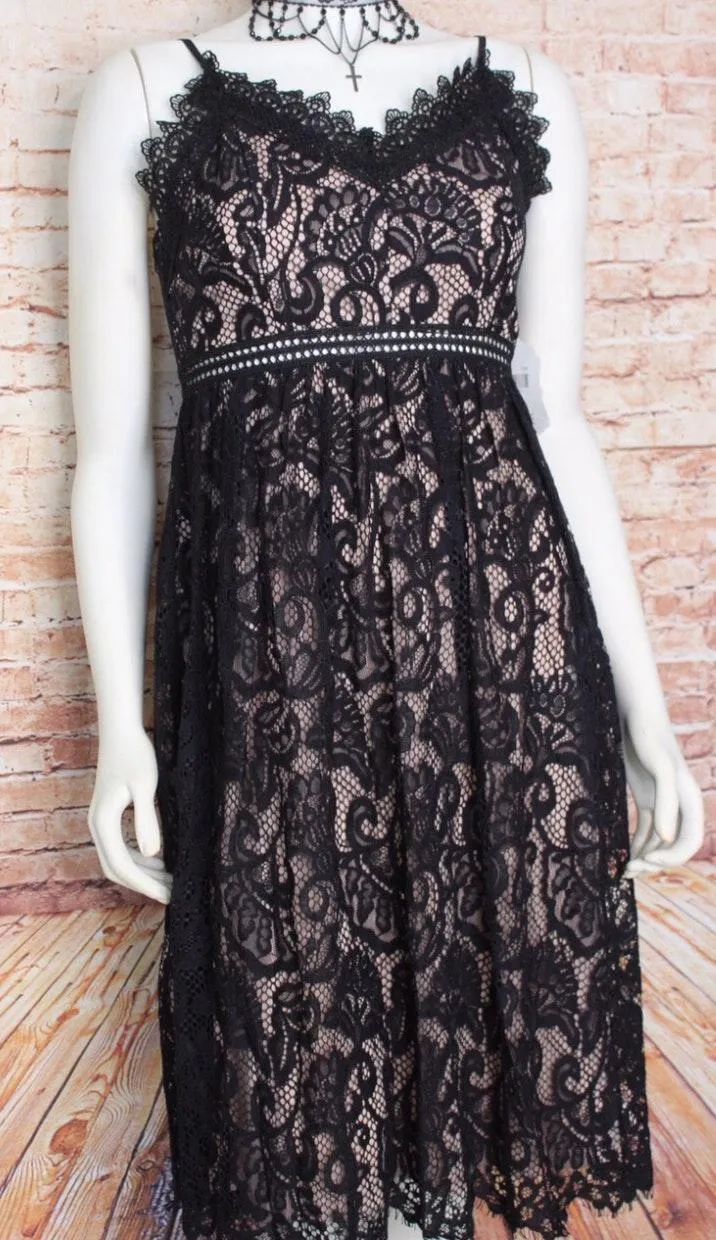 Altar’d State | Black Lace Overlay A-Line Midi Dress - Image 4