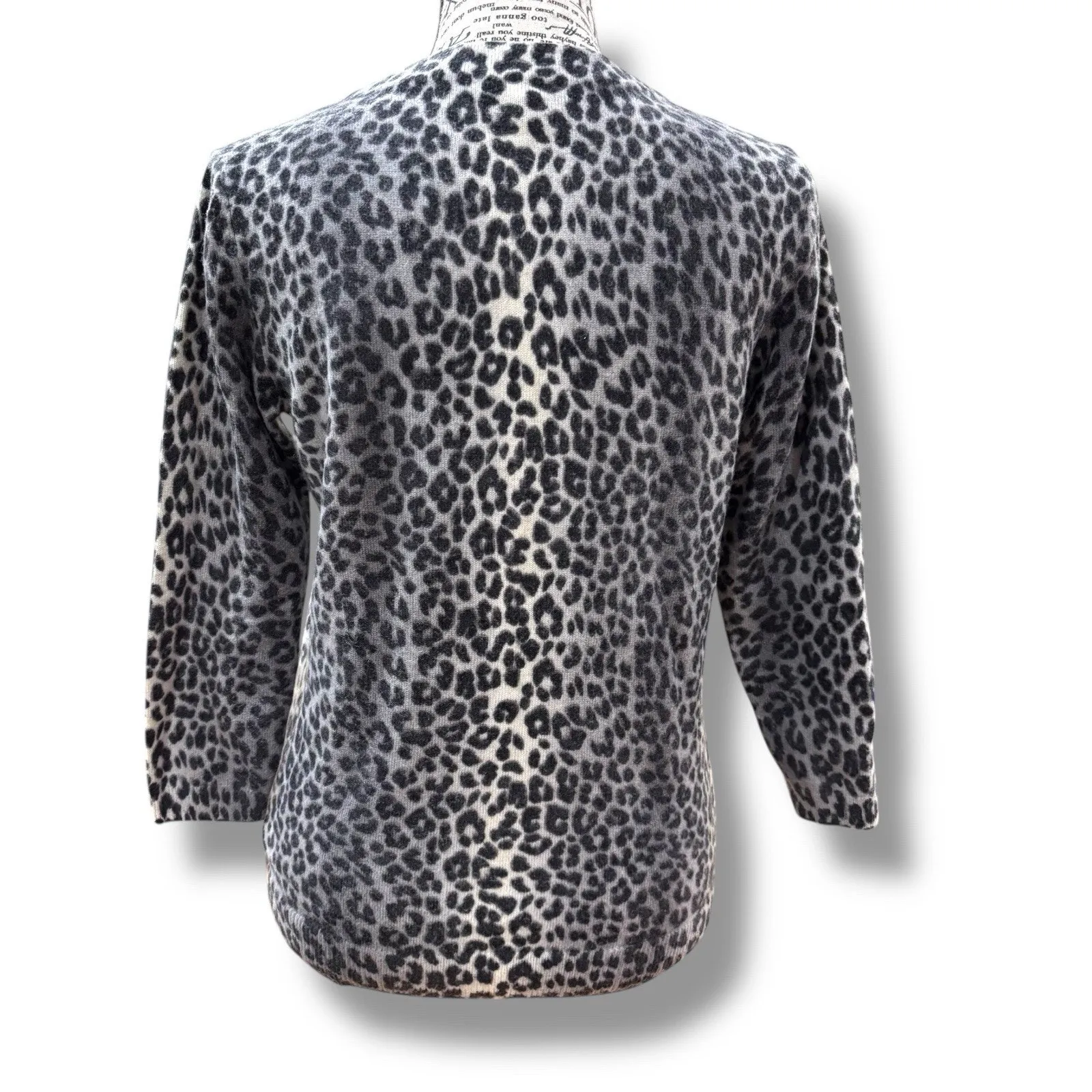 Talbots Size M 100% Pure Cashmere Gray Animal Print Pullover Sweater - Image 5