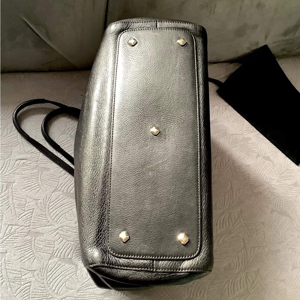 Authentic MCM GENUINE LEATHER TOTE🌹🌹🌹 - Image 5