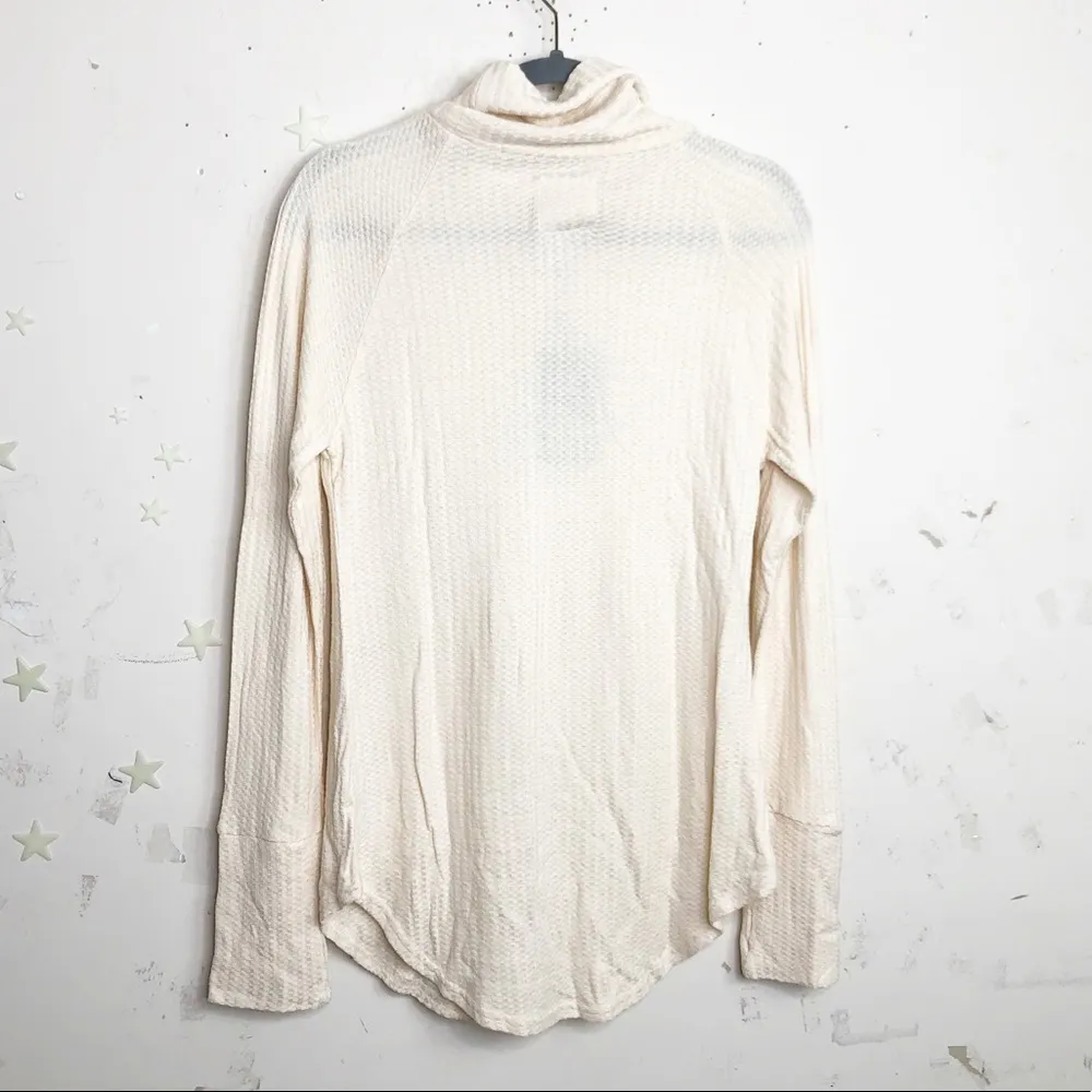 CHASER waffle knit light weight thermal turtleneck tunic. - Image 9