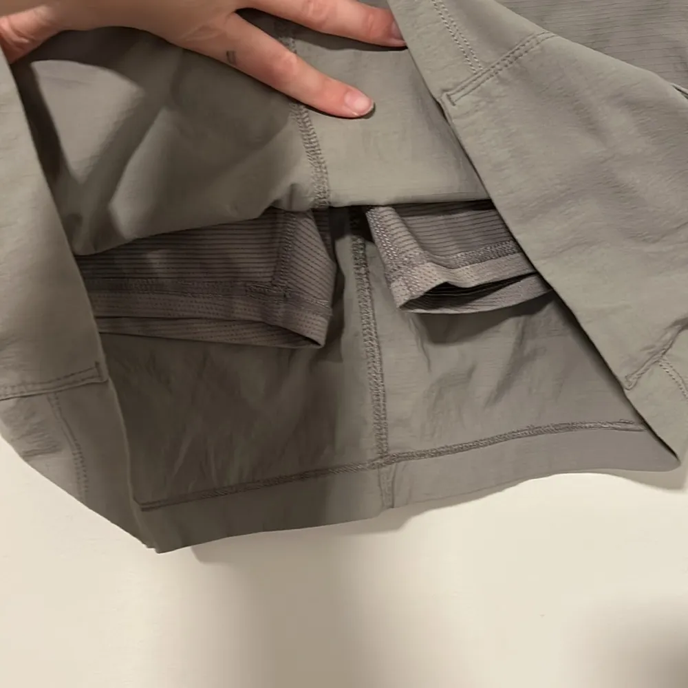 Athleta Gray Cargo Skort Hiking Running Athletic Travel Size 6 - Image 4