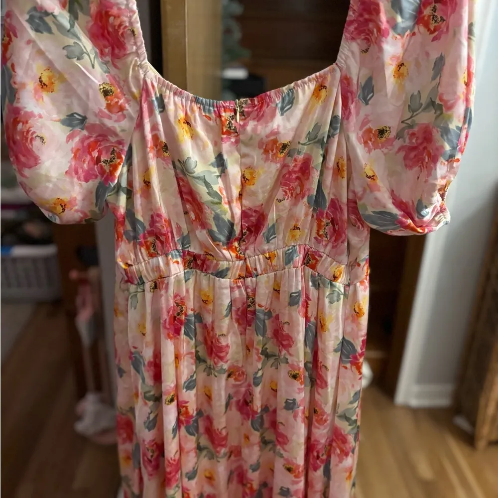 Beautiful silky floral dress Size M - Image 3