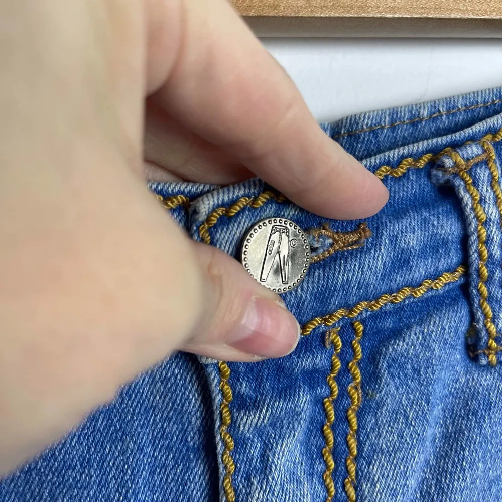 REGO Vintage Women's Size 26 Med wash High Rise Waist Western Jeans Gold Stitch - Image 14