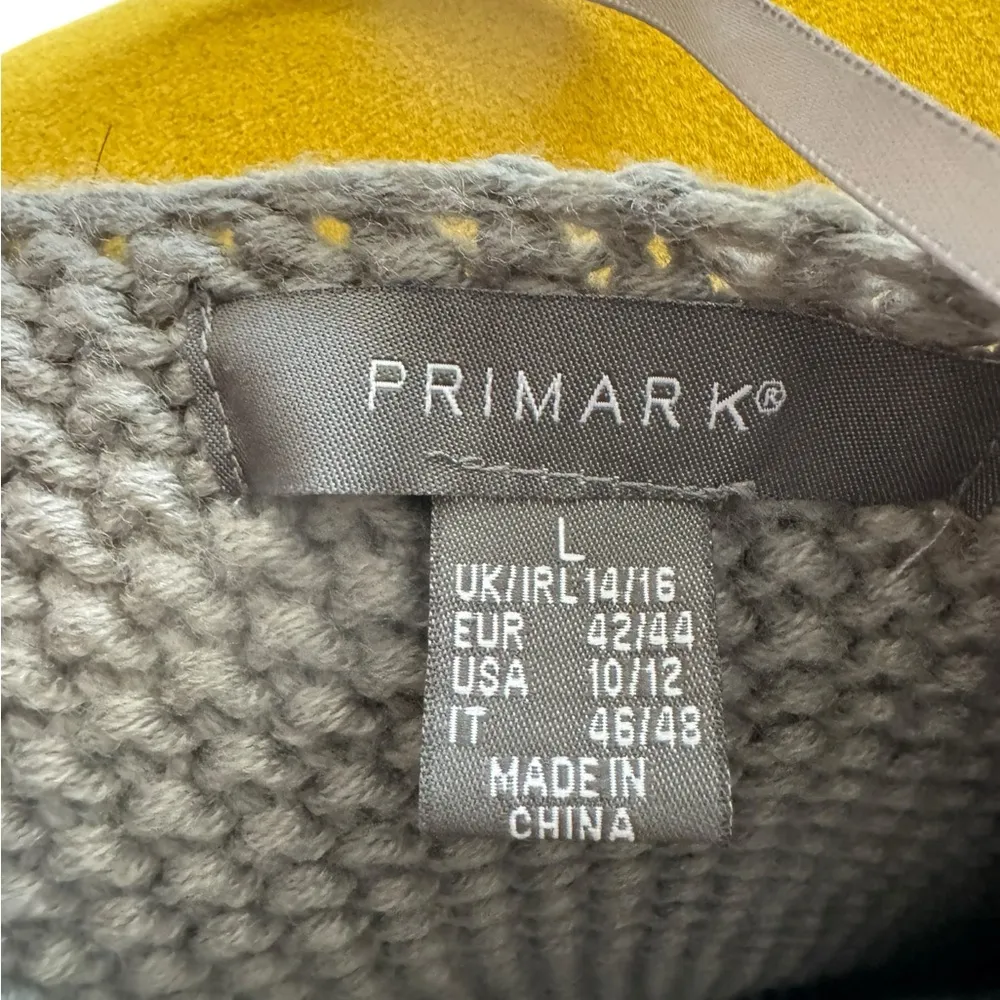 Primark women’s Gray Faux Fur Vest Size L. - Image 8