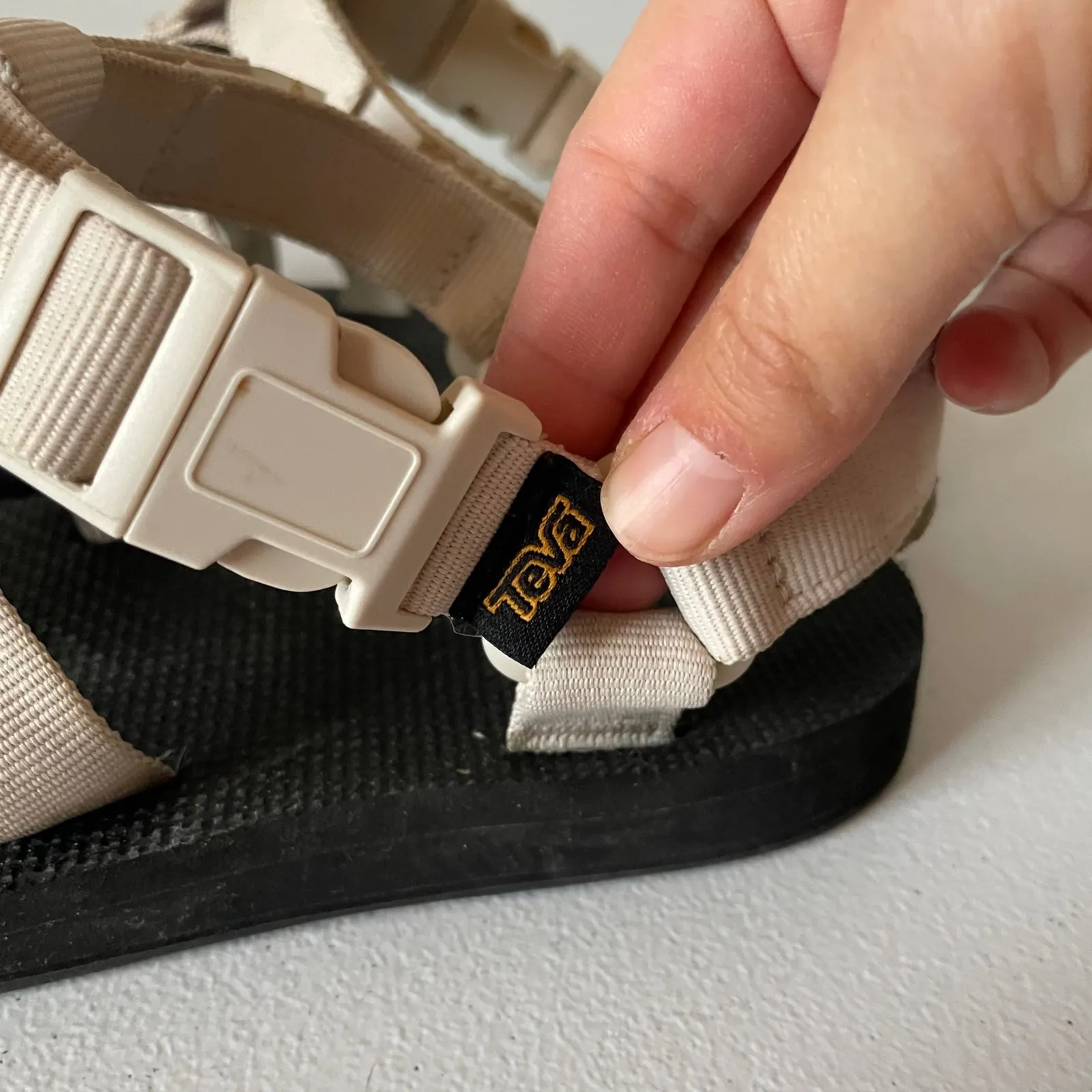 Teva Original Universal Sandals Beige Strappy Buckle Comfort Women's Size 9 - Image 5
