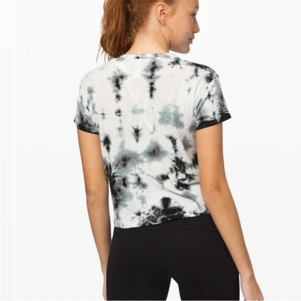 Lululemon Tie Dye Train To Be Crop Short Sleeve Top Sz XS - Image 6