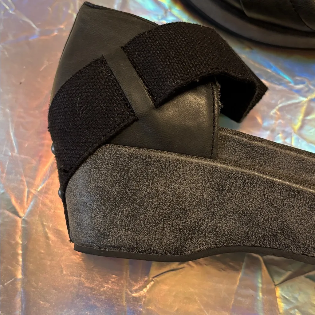 Otbt Women's Dark Gray Closed Toe Wedge Shoes - Image 7