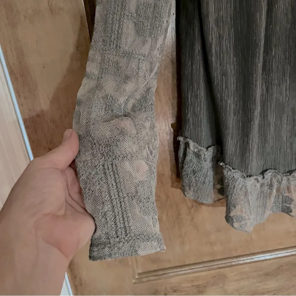 Monoreno  Grey Gauzy Lace Top. Size Small - Image 7