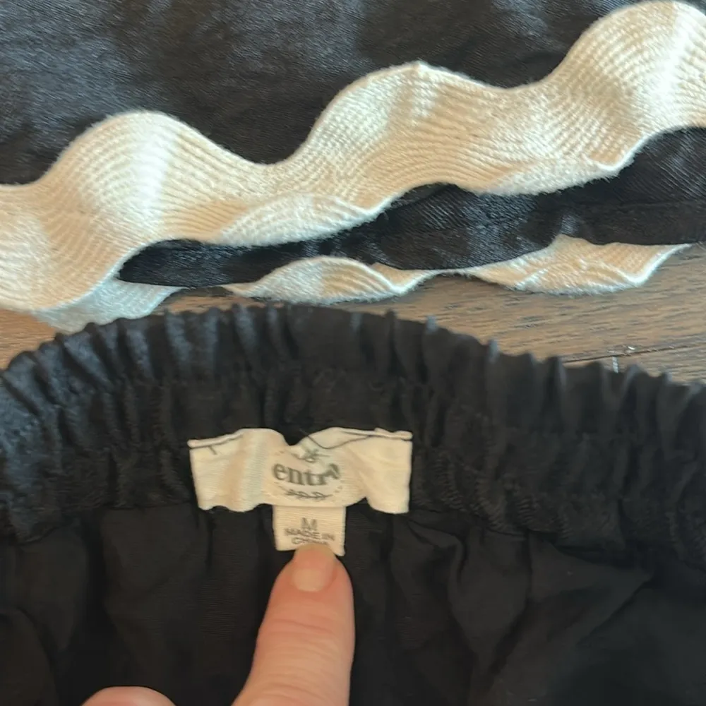 Entro Black Shorts Set With Ric Rac Trim Sz M - Image 8