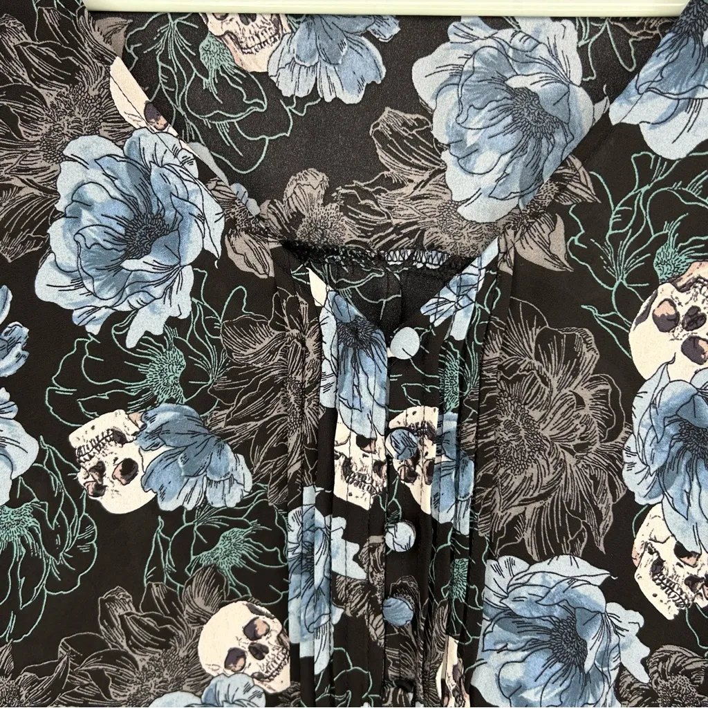 Torrid floral skull flowers novelty print sheer blouse top size 4x dark academia - Image 5