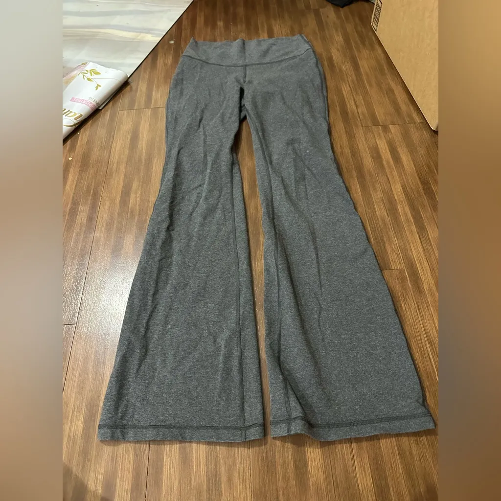 Aritzia TNA heather grey flare yoga pants loungewear size medium Gray - Image 8