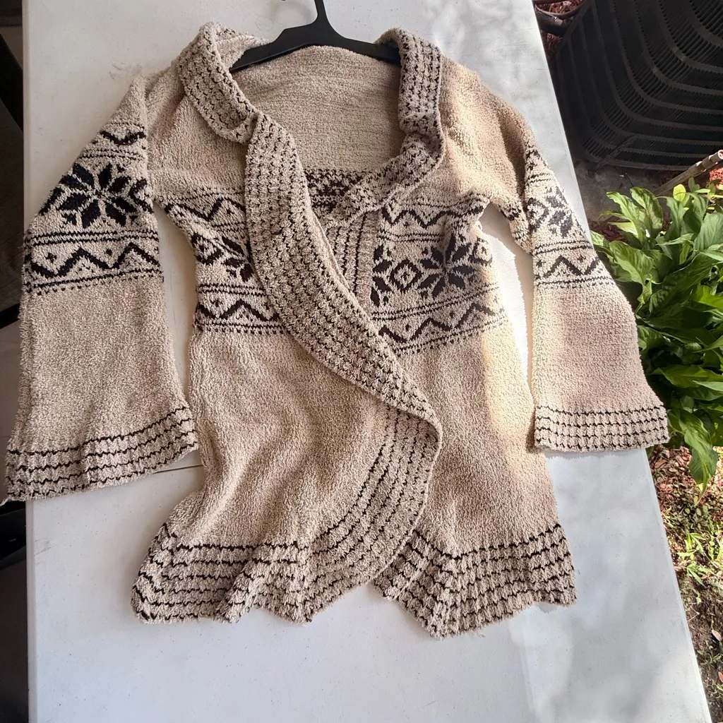 Cozy Beige and Black Patterned Women's cardigan - Image 3