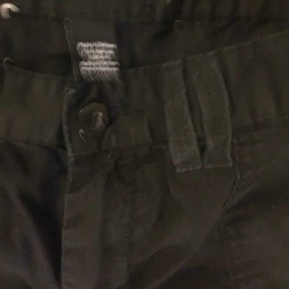 Black Cargo Bermuda Shorts CK Sz 8 - Image 2