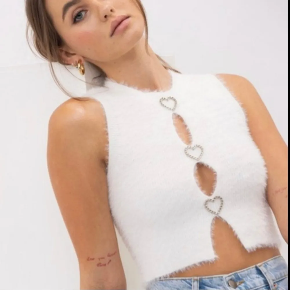 NWT Kindred, Love Heart Top (fuzzy crop top) White Color Size L - Image 3