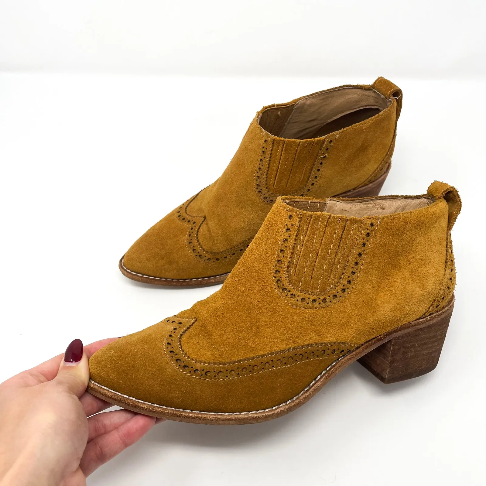 Madewell The Grayson Brogue Western Suede Ankle Boot - Image 4