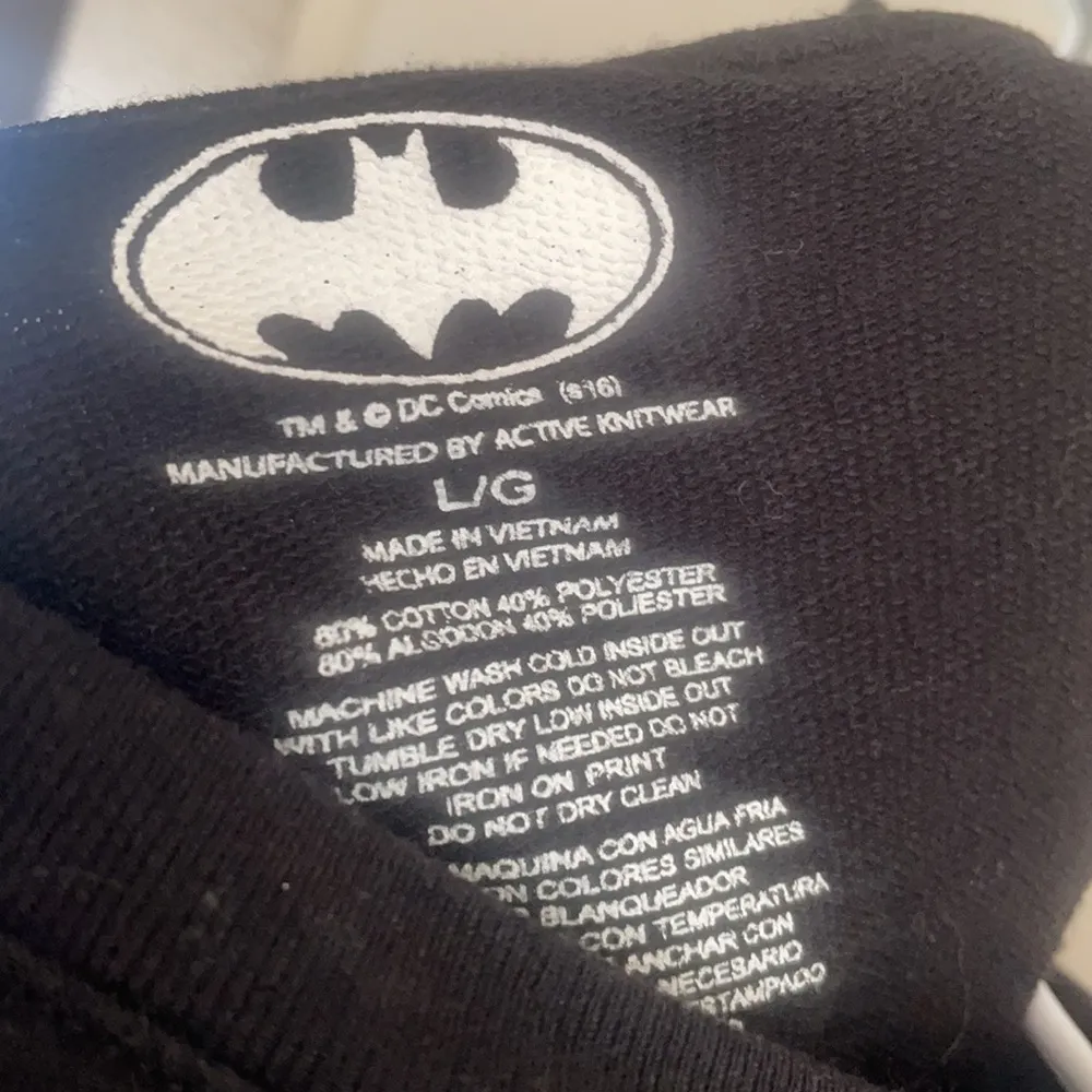 Women’s Batman sweater black rhinestone graphic size large - Image 6